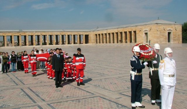 911 Çocuk Kulübü Anıtkabir’i Ziyaret etti.
