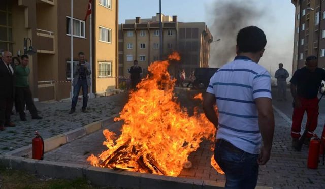 Kredi Ve Yurtlar Kurumunda Deprem Tahliye Tatbikatı Gerçekleştirildi.