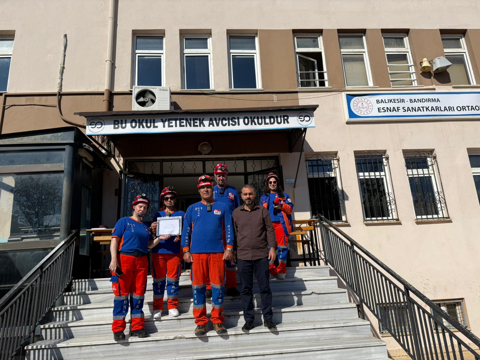 Bandırma Esnaf Sanatkarlar İlk Öğretim Okulunda Temel Afet Bilinci Eğitimleri Verildi.